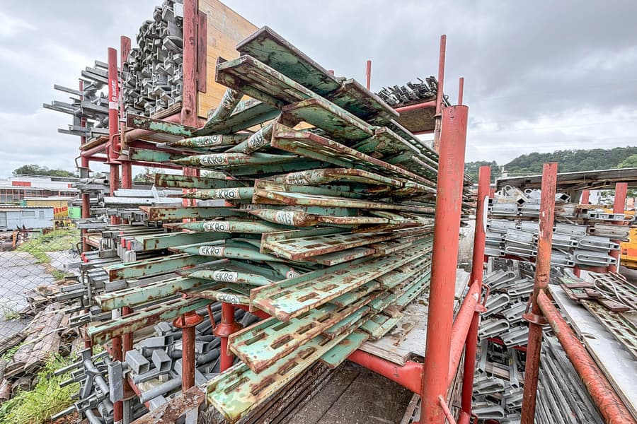 Transportrahmen mit 15 Gerüstzwingen Ekro